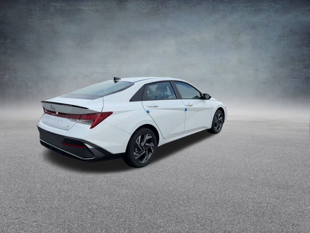 Used 2025 Hyundai Elantra SEL image 22