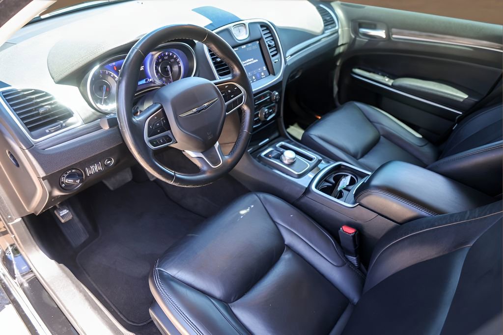 Used 2022 Chrysler 300 Touring L RWD image 9