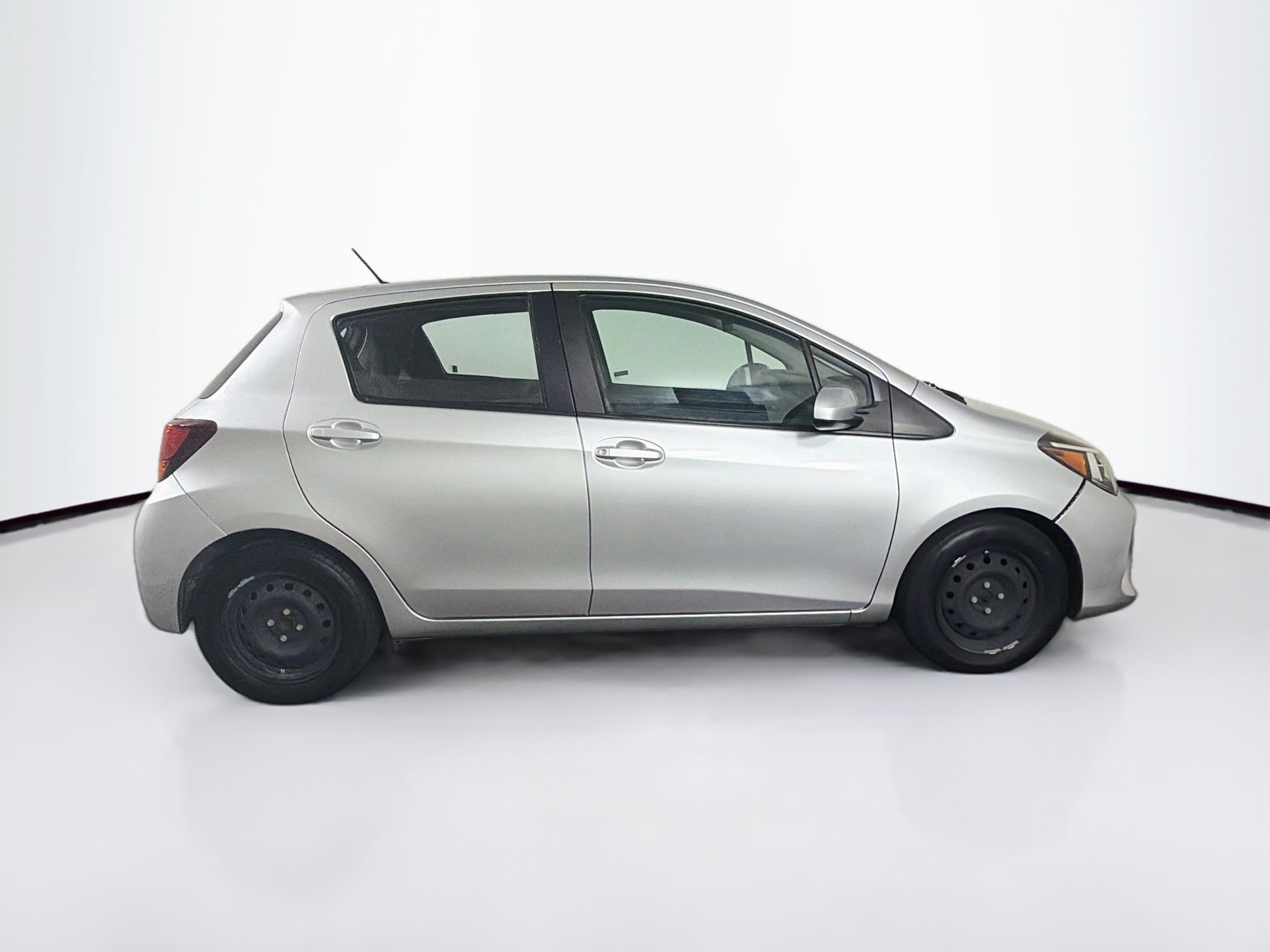 Used 2017 Toyota Yaris L w/ Carpet Mat Package FWD image 10