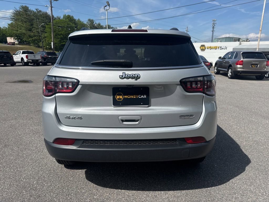 Used 2024 Jeep Compass Latitude AWD/4WD image 5