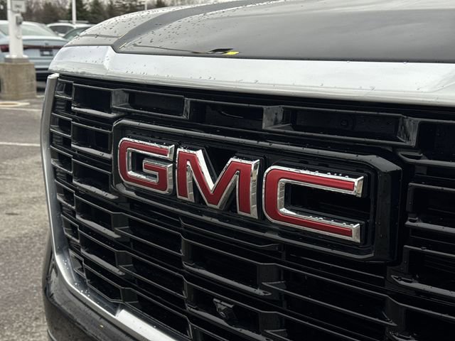 Certified 2025 GMC Yukon Denali Ultimate w/ LPO, Floor Liner Package AWD/4WD image 32