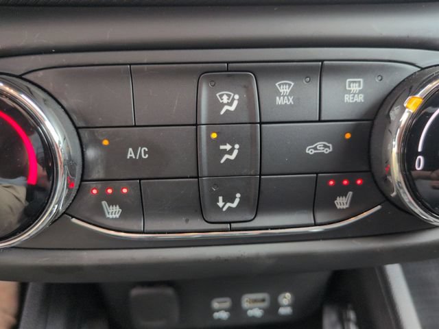 Used 2023 Chevrolet TrailBlazer LT FWD image 16