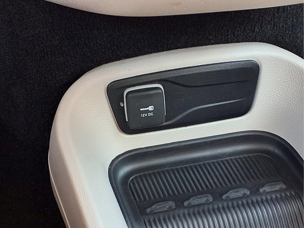 Used 2024 Chrysler Pacifica Touring-L FWD image 10