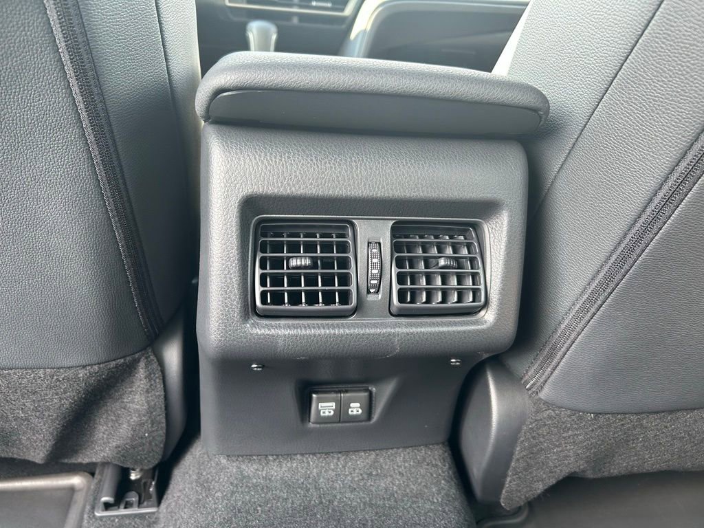 Used 2025 Toyota Camry SE image 27