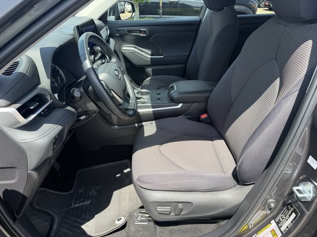 Certified 2025 Toyota Highlander LE FWD image 20