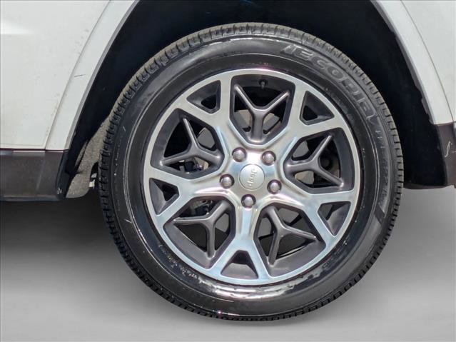 Used 2018 Jeep Grand Cherokee Limited image 25