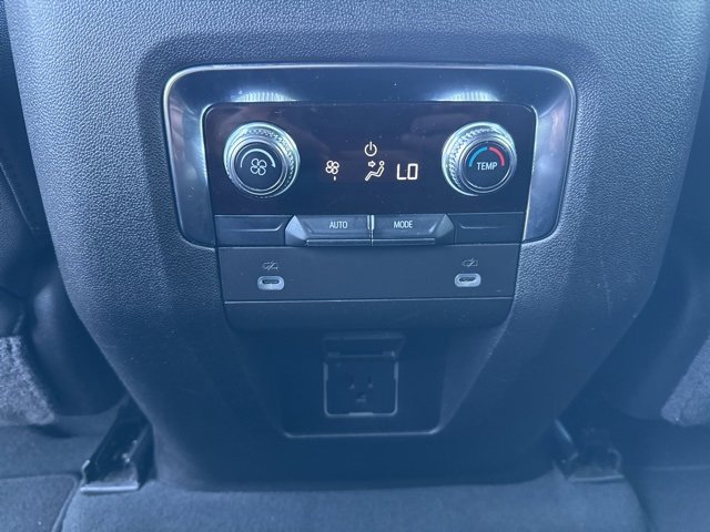 Used 2024 GMC Yukon SLT image 15