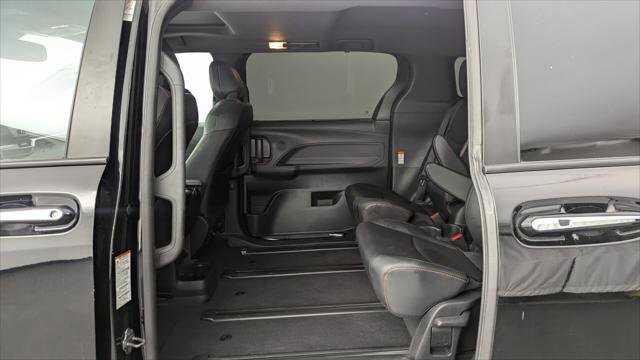 Used 2022 Toyota Sienna XSE w/ XSE Plus Package image 16