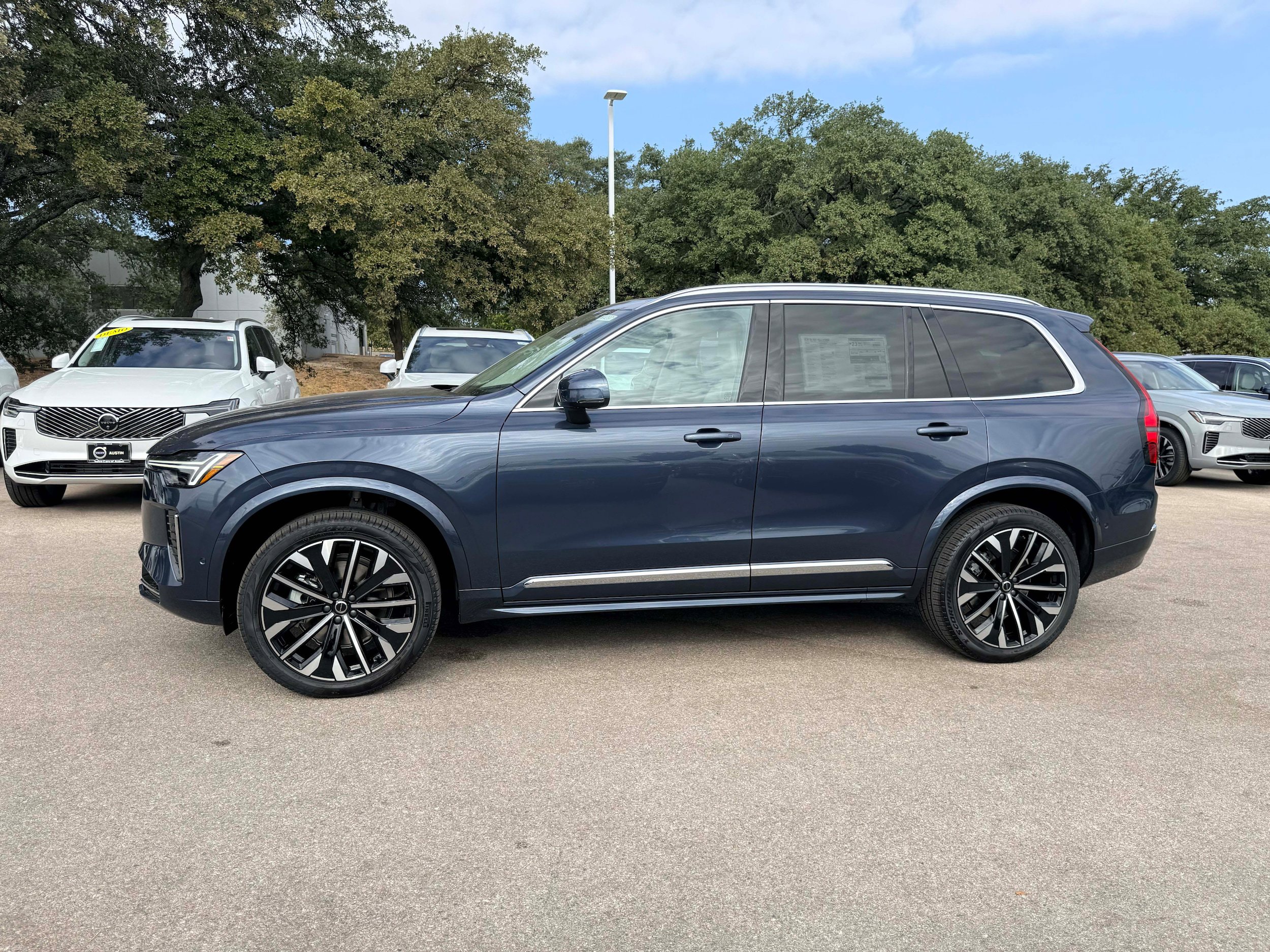 New 2026 Volvo XC90 B6 Ultra w/ Protection Package image 3