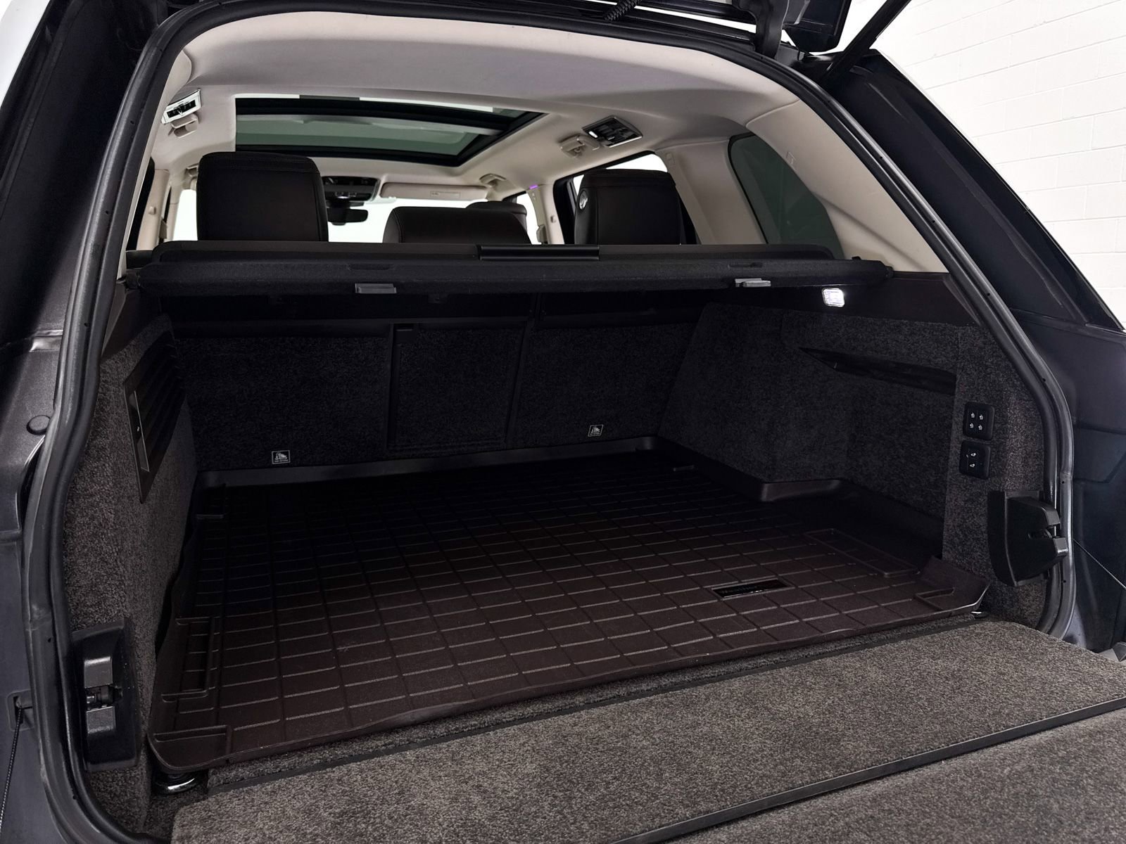 Used 2021 Land Rover Range Rover P525 Westminster Edition LWB image 32