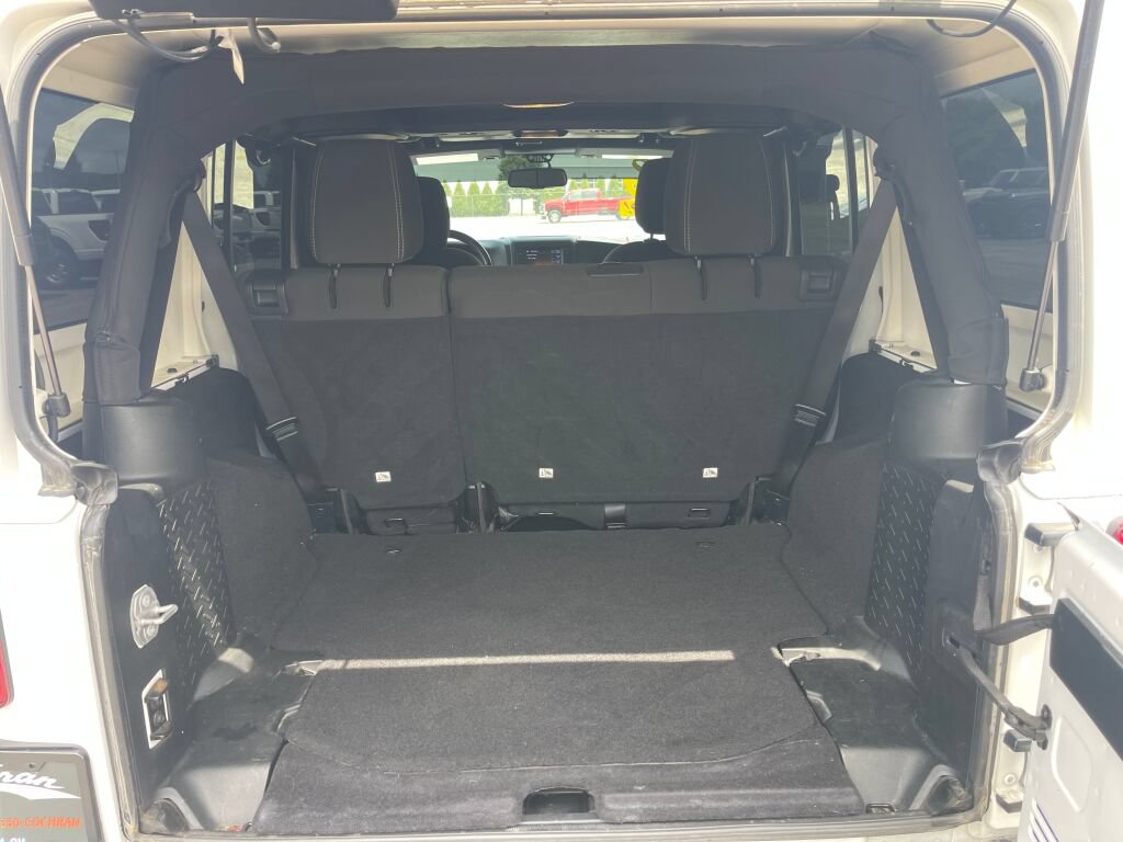 Used 2018 Jeep Wrangler Unlimited Rubicon w/ Cold Weather Group AWD/4WD image 22