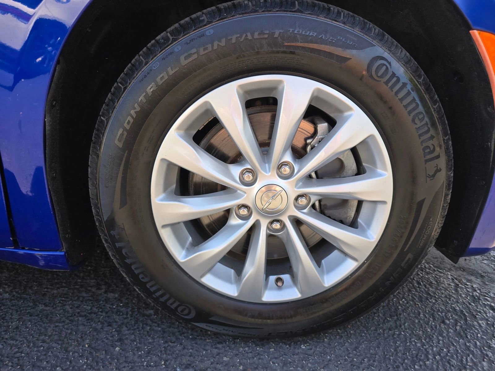 Used 2018 Chrysler Pacifica Touring-L FWD image 9