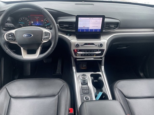 Used 2021 Ford Explorer XLT w/ Equipment Group 202A image 3