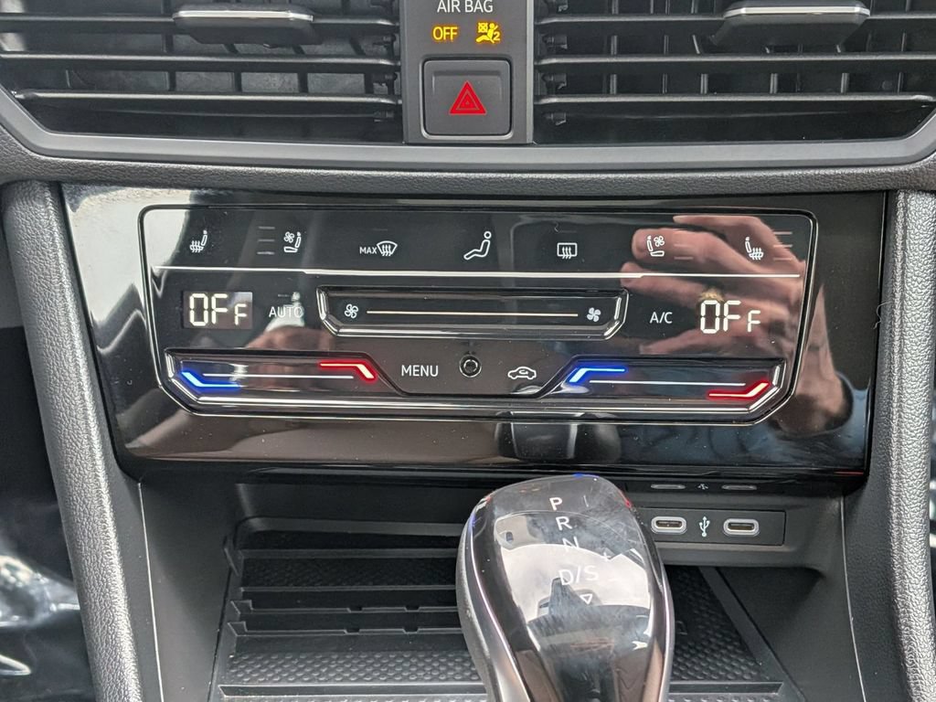 Used 2025 Volkswagen Jetta SEL FWD image 29