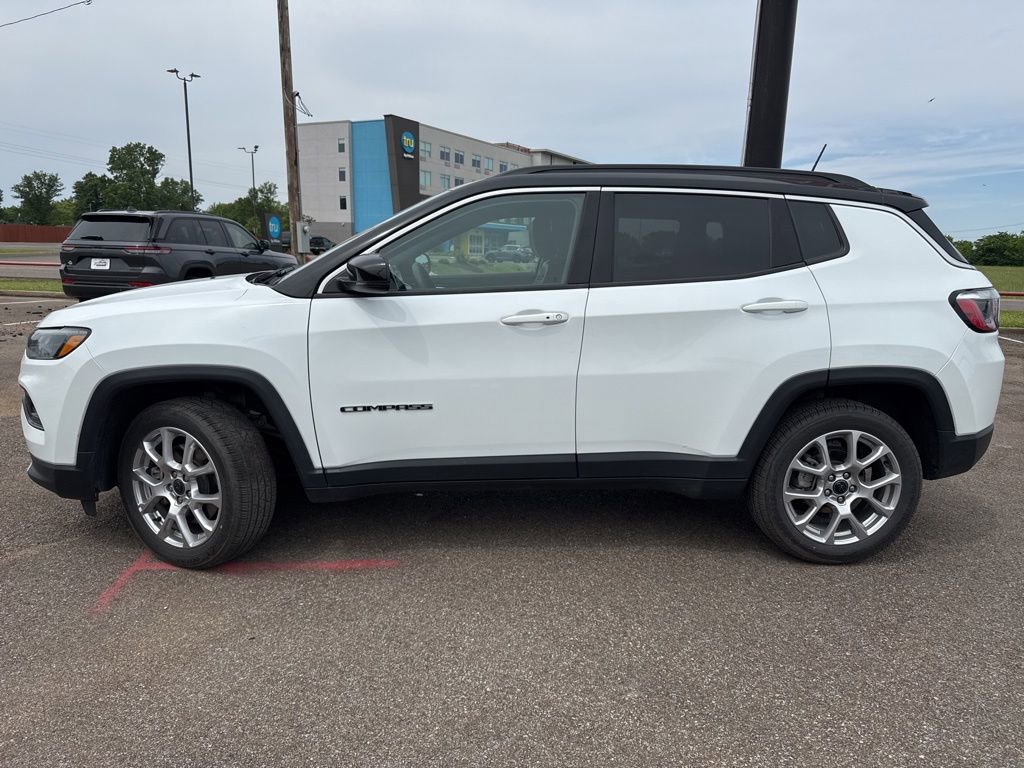Used 2025 Jeep Compass Limited AWD/4WD image 4