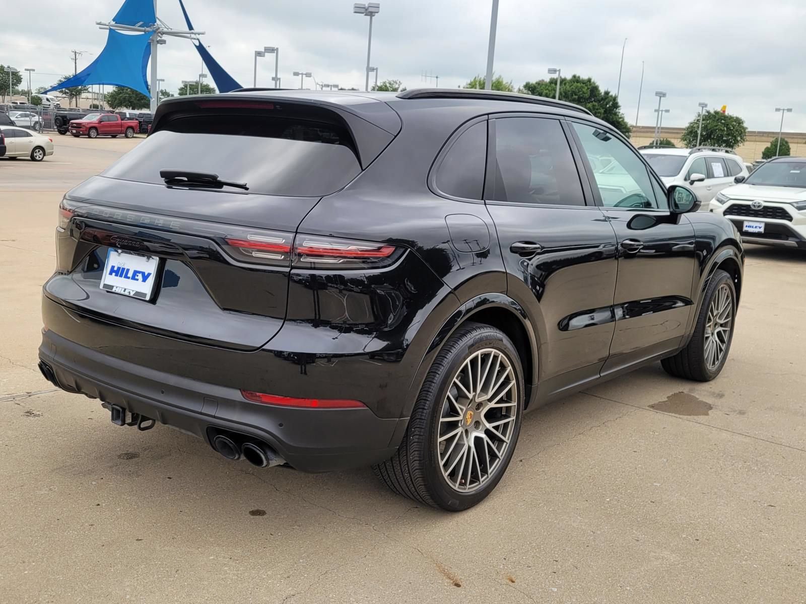 Used 2023 Porsche Cayenne Platinum Edition AWD/4WD image 4