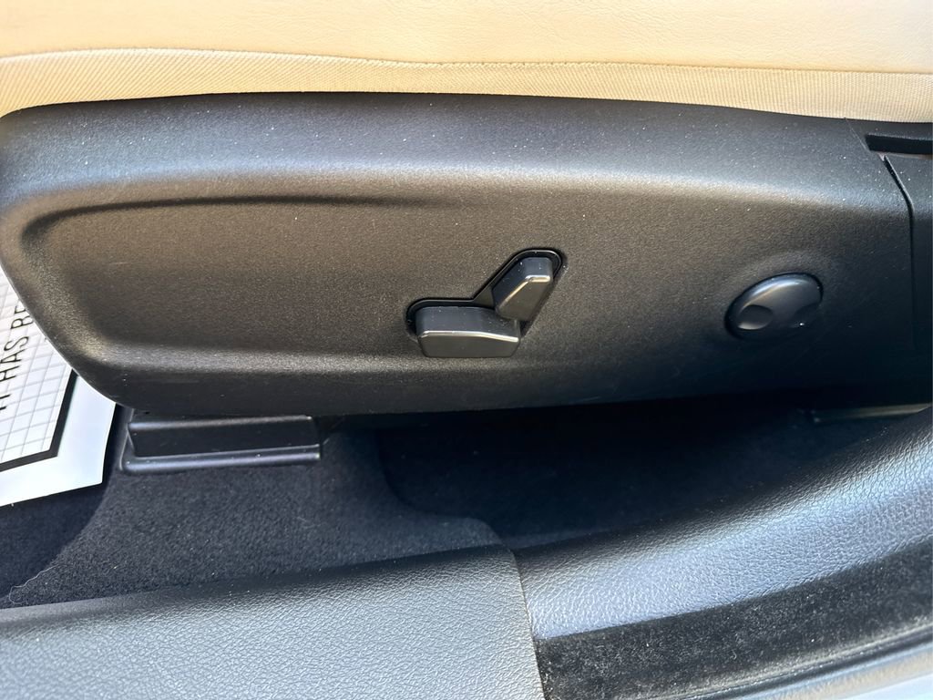 Used 2022 Chrysler 300 Touring L image 37