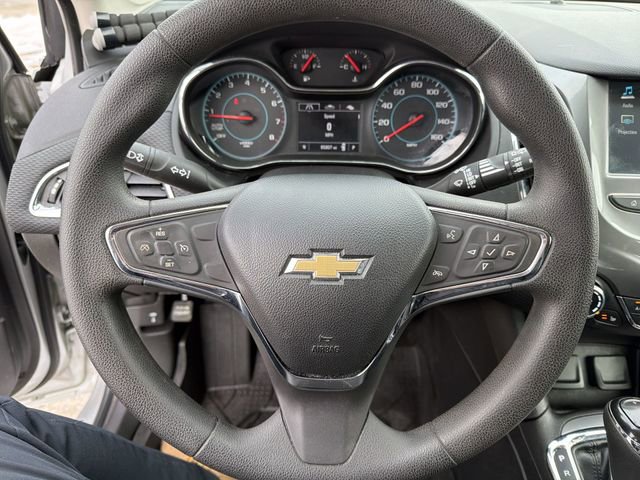 Used 2018 Chevrolet Cruze LT w/ Convenience Package image 16