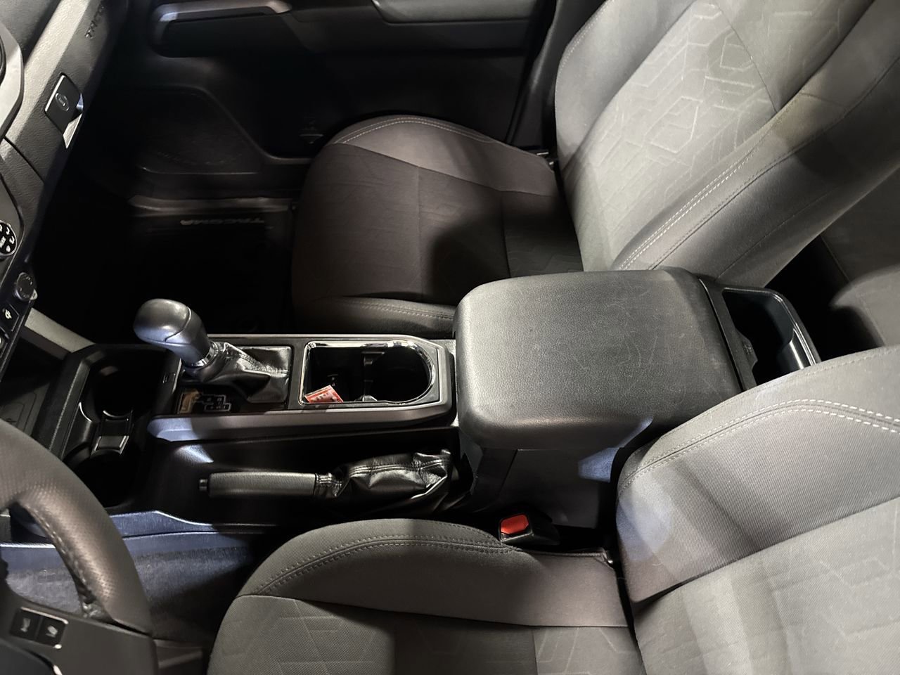 Used 2018 Toyota Tacoma TRD Off-Road AWD/4WD image 31