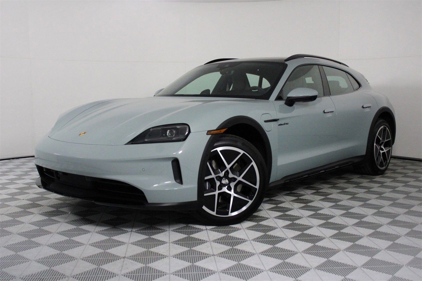 Used 2025 Porsche Taycan 4 Cross Turismo image 33