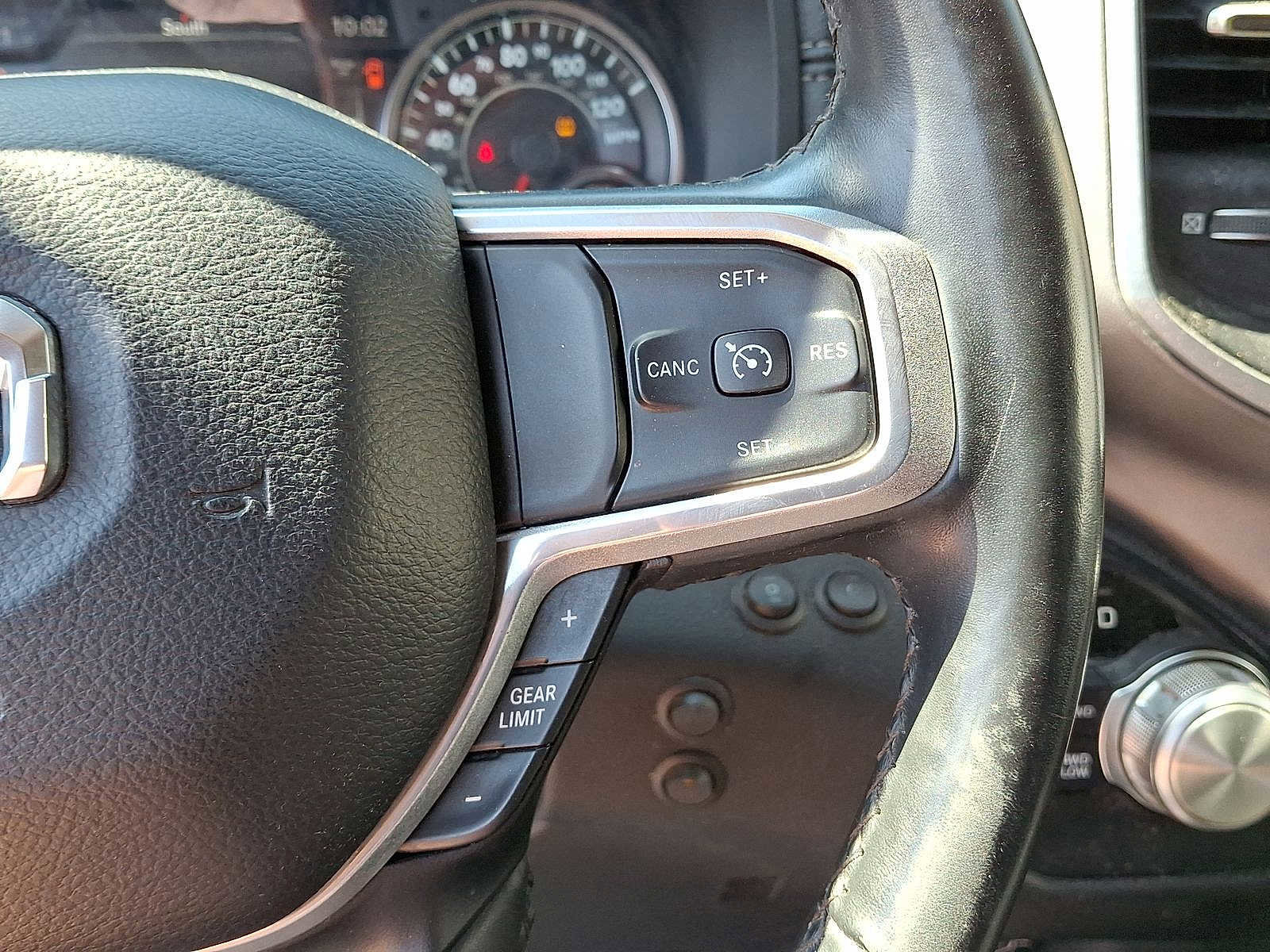 Used 2019 RAM 1500 Laramie AWD/4WD image 18