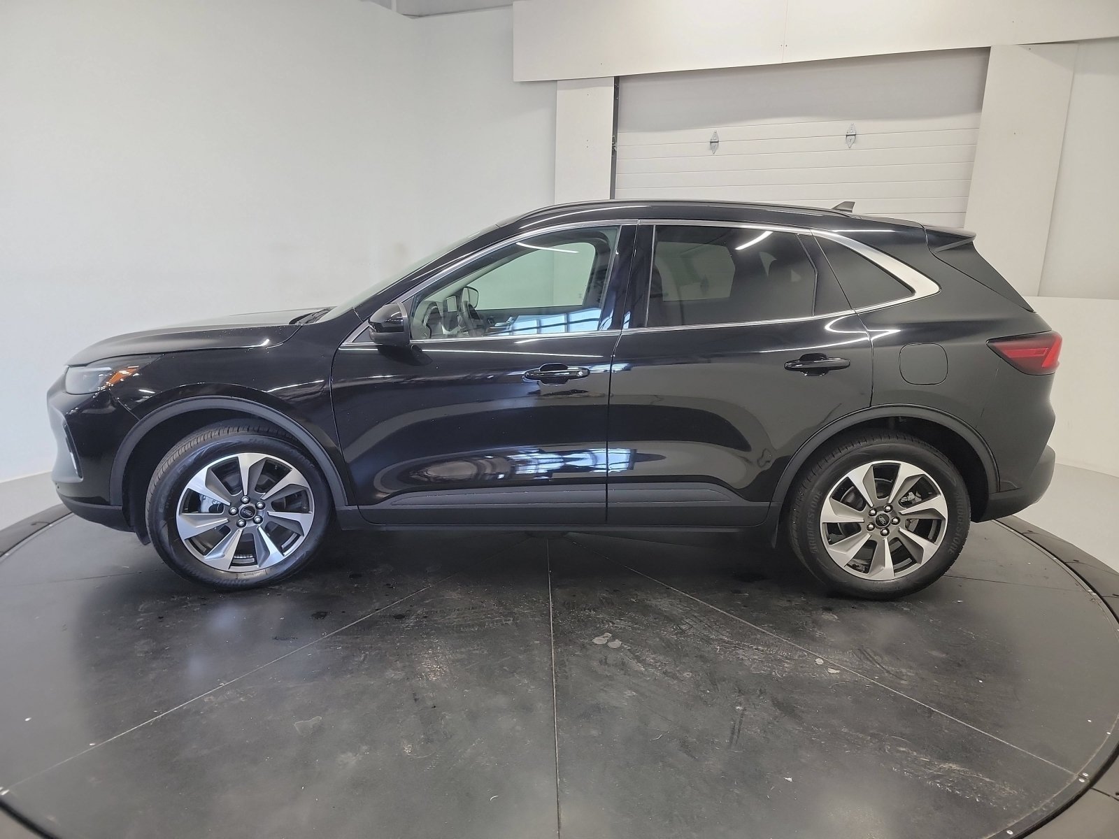Used 2023 Ford Escape Platinum AWD/4WD image 4