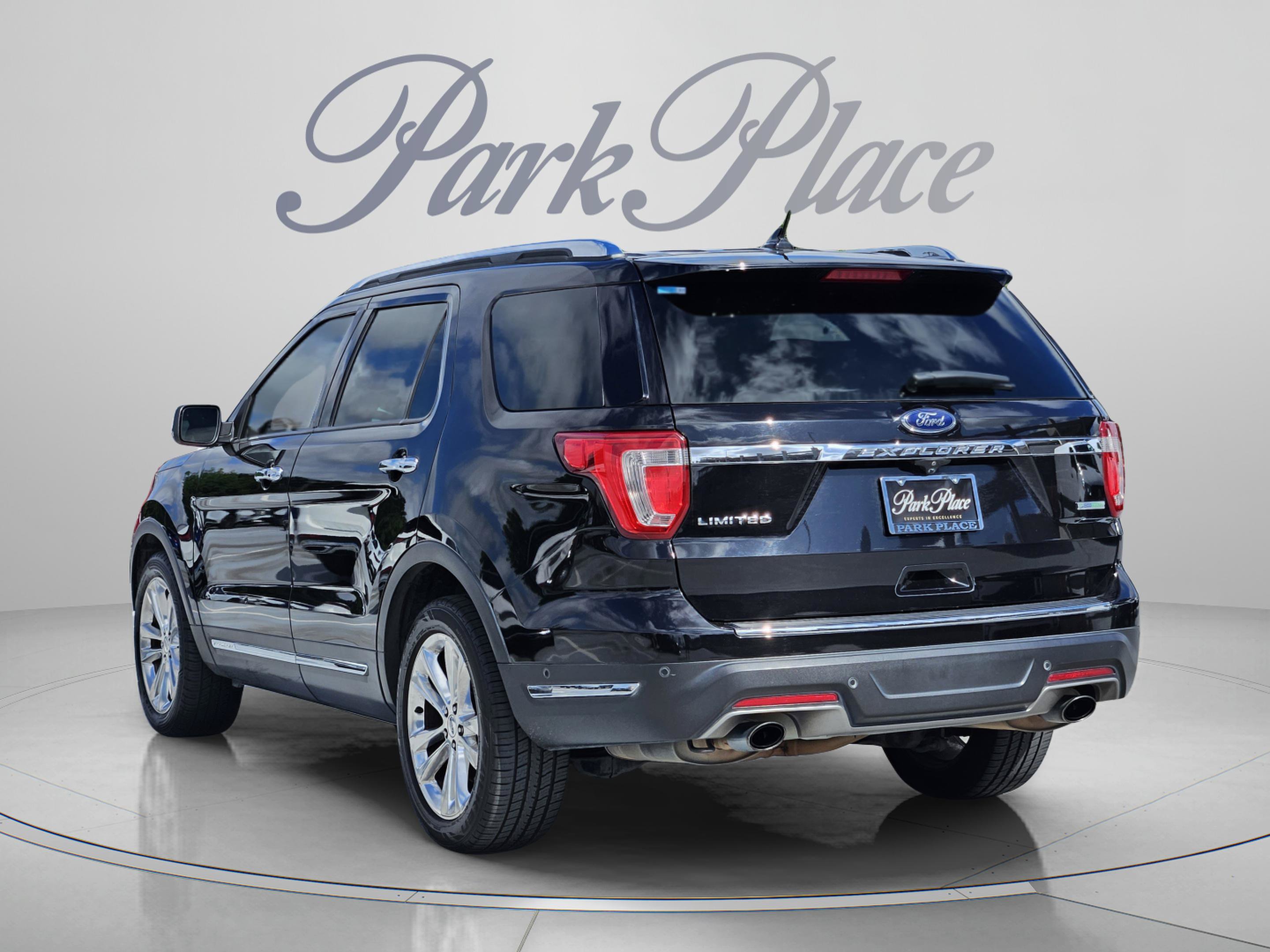 Used 2019 Ford Explorer Limited w/ Ford Safe & Smart Package FWD image 3