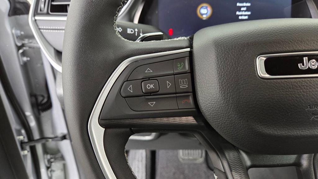 New 2025 Jeep Grand Cherokee L Altitude image 17