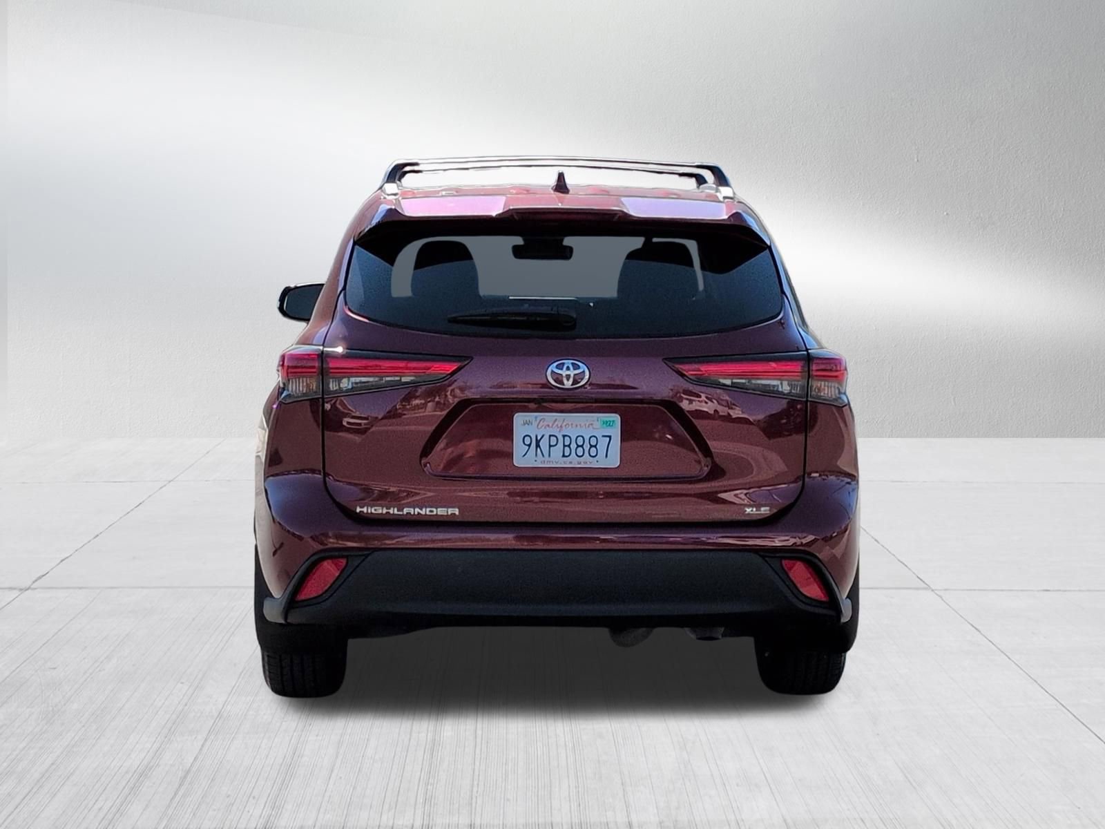 Used 2023 Toyota Highlander XLE image 4