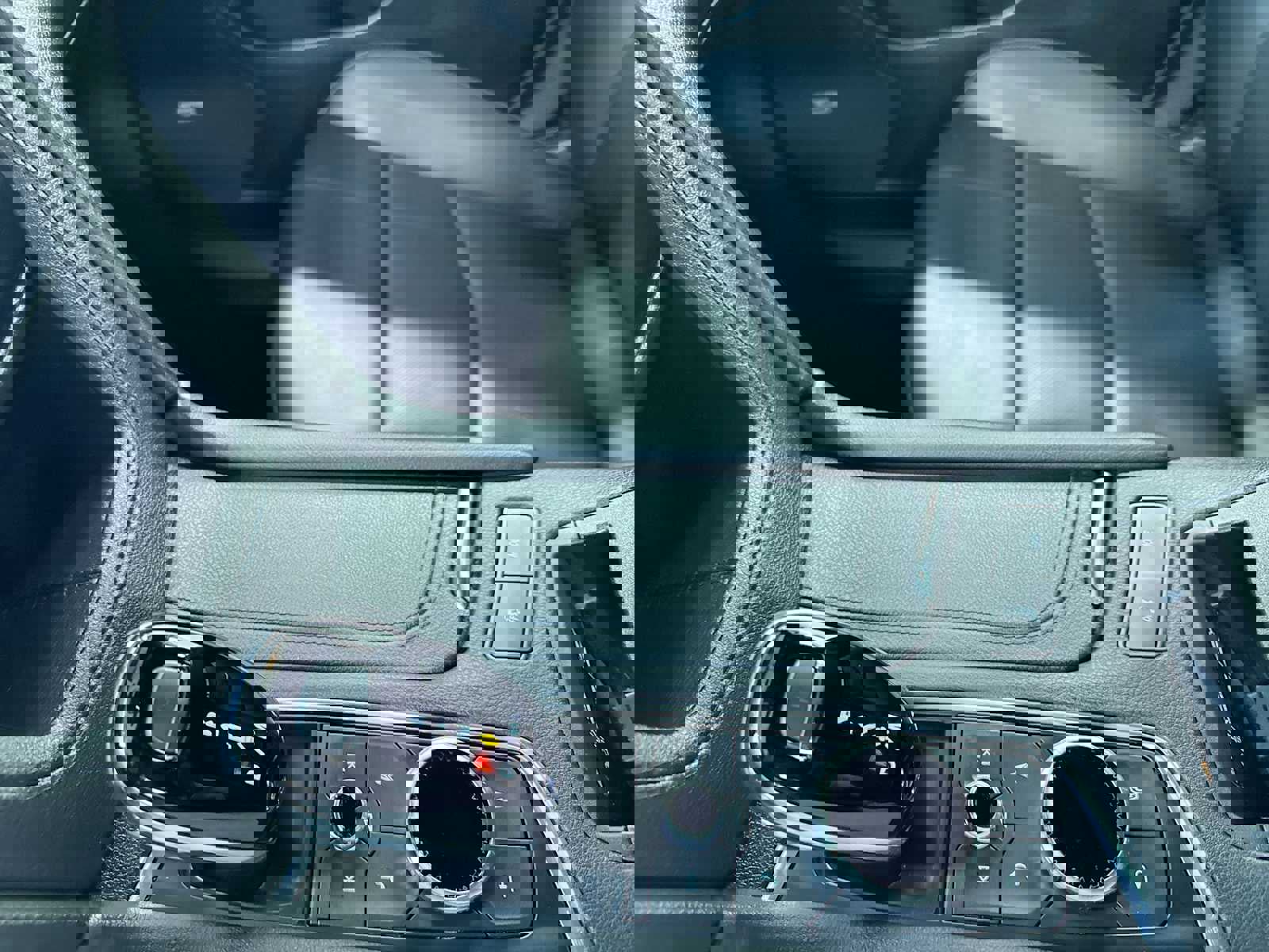 Used 2025 Cadillac XT6 Premium Luxury image 29