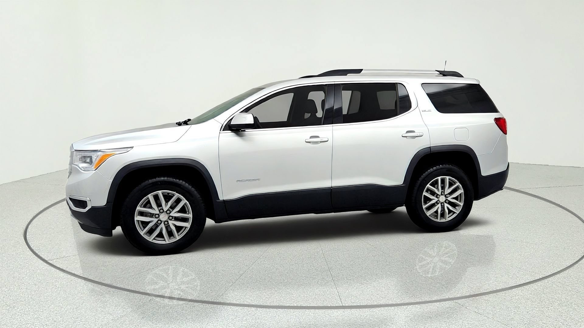 Used 2018 GMC Acadia SLE AWD/4WD image 2