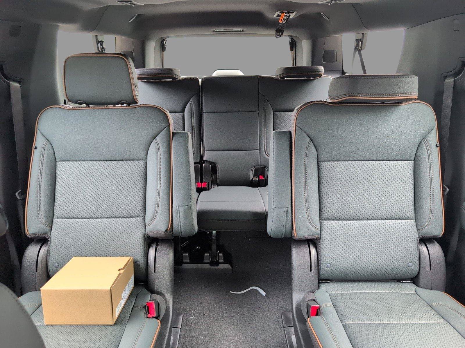 New 2026 GMC Yukon XL AT4 w/ AT4 Premium Plus Package AWD/4WD image 33