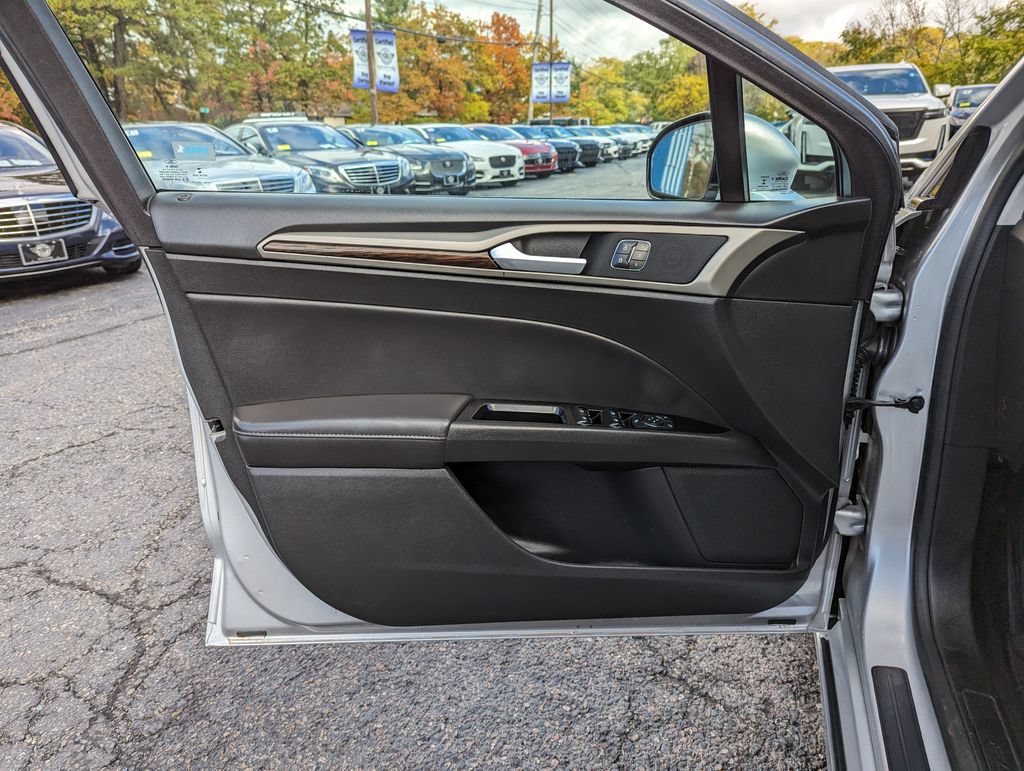 Used 2014 Ford Fusion Energi SE w/ Driver Assist Package FWD image 11