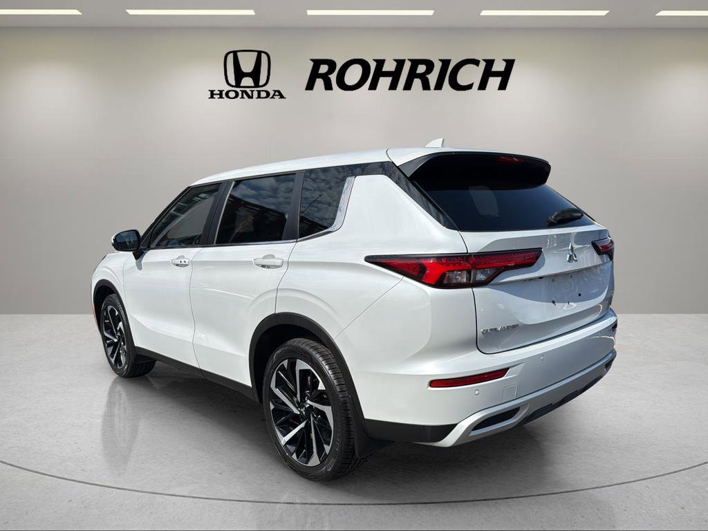 Used 2023 Mitsubishi Outlander SE Black Edition image 8