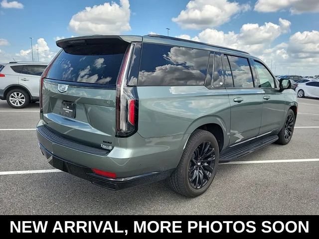 Used 2024 Cadillac Escalade ESV Sport w/ LPO, ONYX Package AWD/4WD image 4