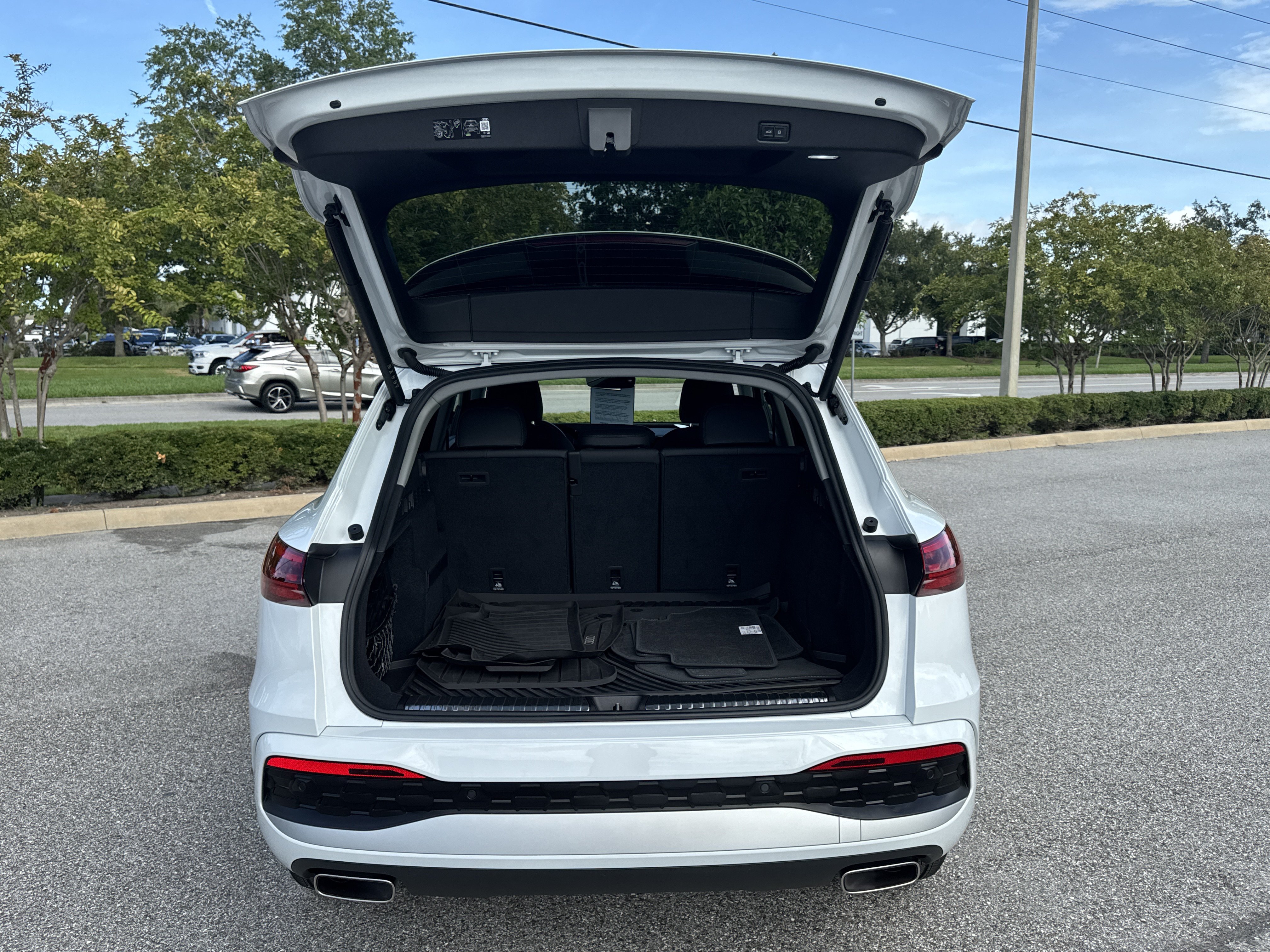 Certified 2025 Audi Q5 Premium w/ Convenience Package AWD/4WD image 11