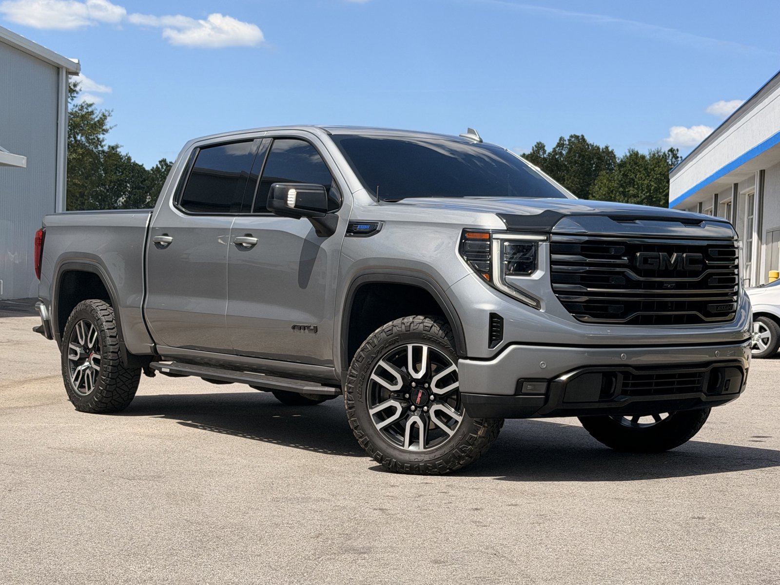 Used 2023 GMC Sierra 1500 AT4 w/ AT4 Preferred Package AWD/4WD image 2