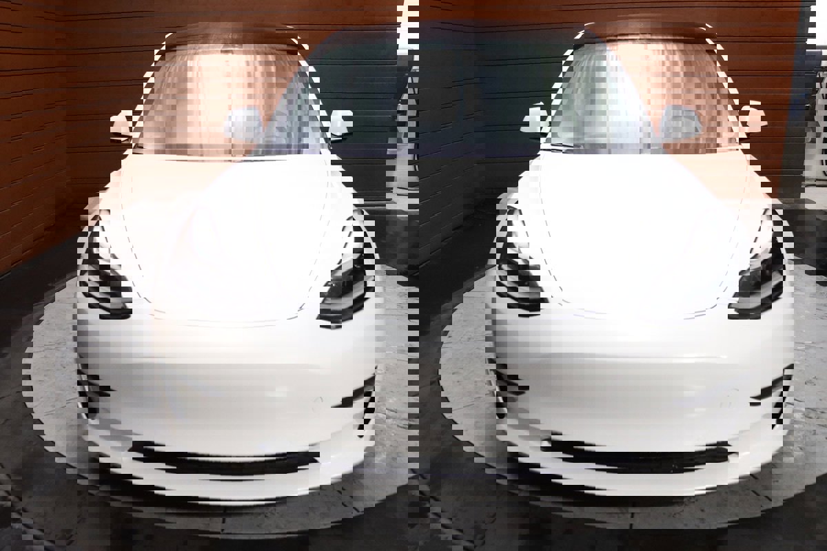 Used 2023 Tesla Model 3 Standard Range image 2