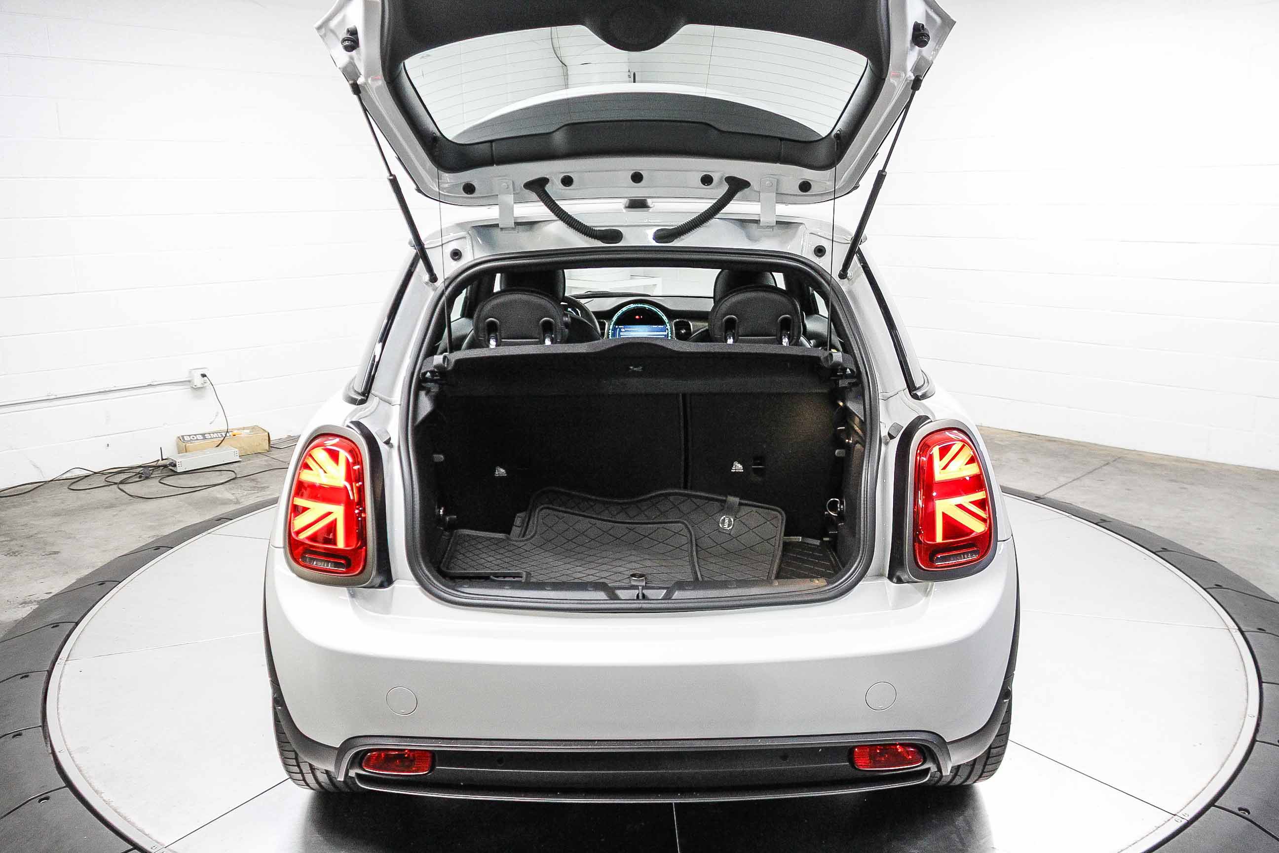 Certified 2024 MINI Cooper SE w/ MINI Resolute Edition image 26