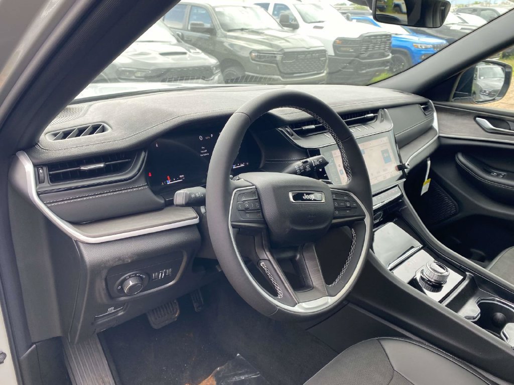 New 2026 Jeep Grand Cherokee L 2WD image 17