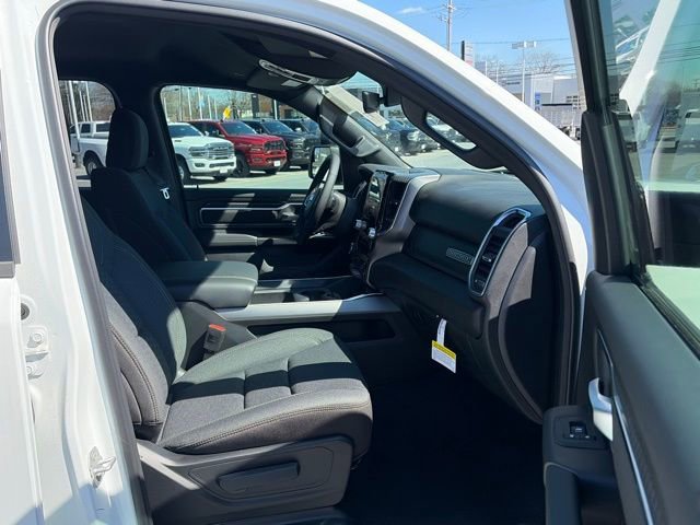 New 2026 RAM 1500 4x4 Crew Cab image 28