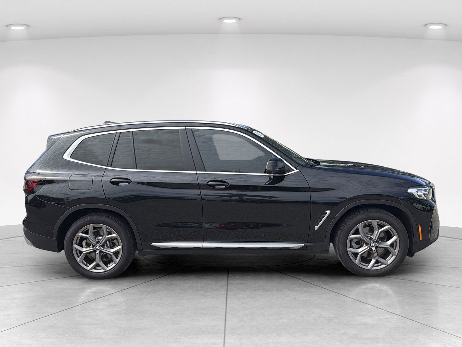 Certified 2024 BMW X3 xDrive30i w/ Premium Package w/ZPA AWD/4WD image 3