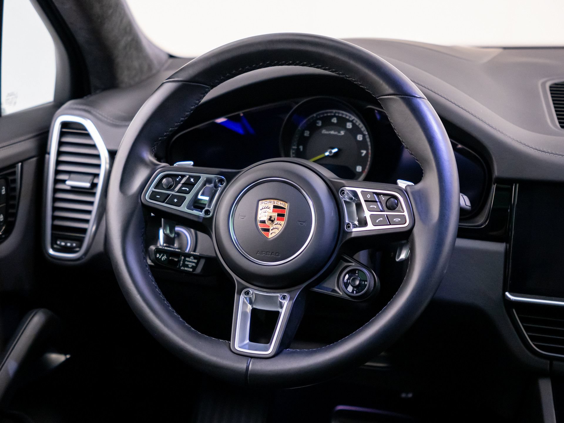 Used 2023 Porsche Cayenne Turbo S AWD/4WD image 12