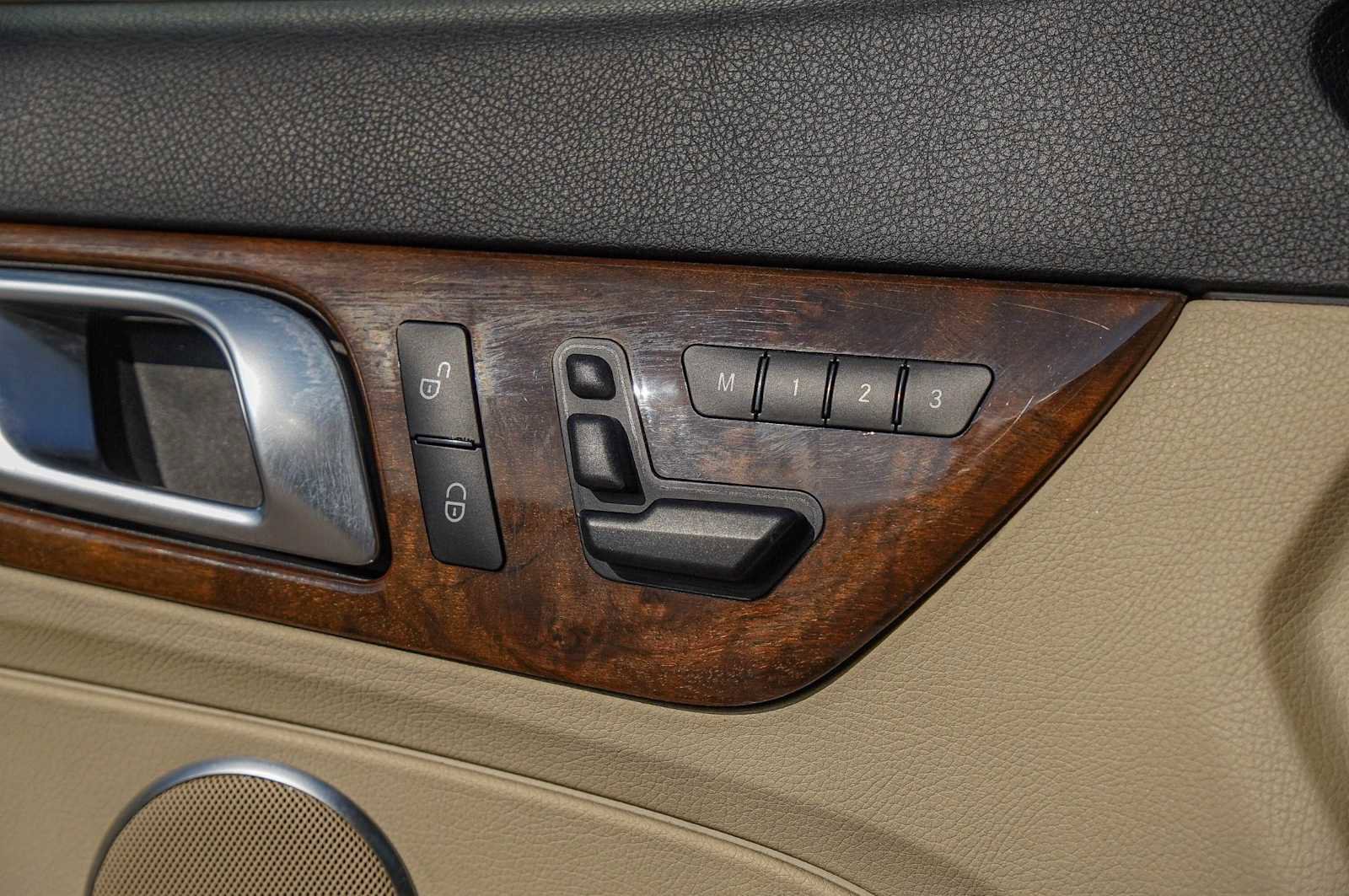 Used 2015 Mercedes-Benz SLK 250 w/ Premium Package image 21