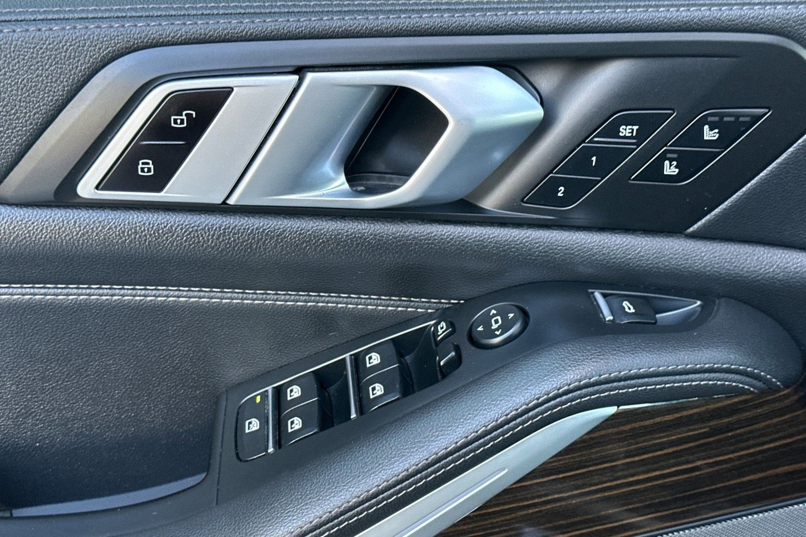 Used 2020 BMW X5 M50i image 13