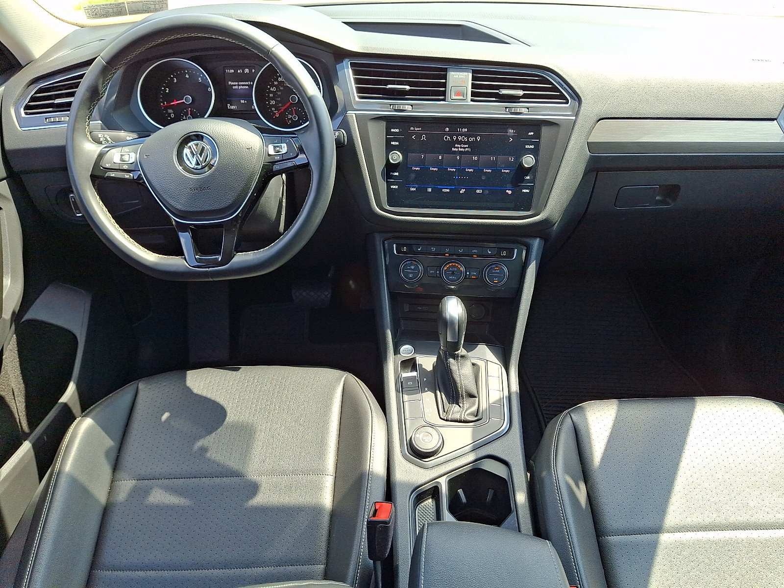 Used 2021 Volkswagen Tiguan SE w/ Panoramic Sunroof Package AWD/4WD image 15