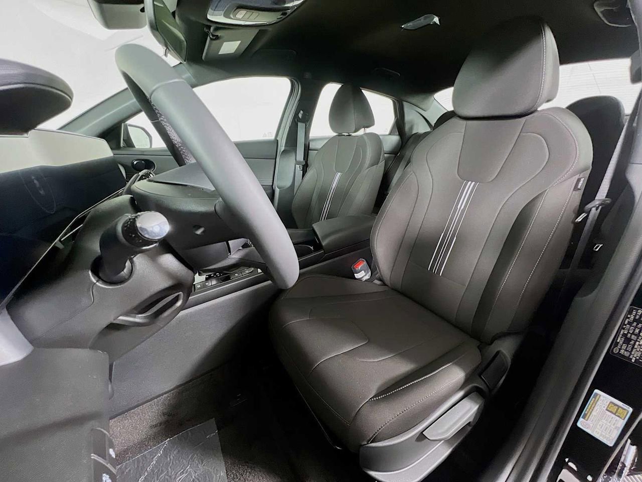 New 2025 Hyundai Elantra SEL image 14