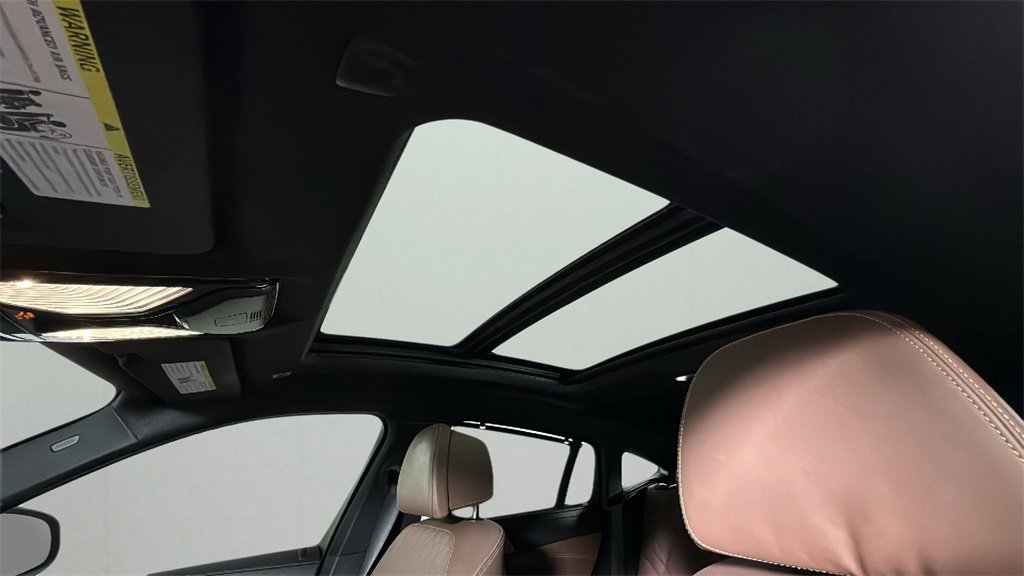 Used 2022 BMW X6 xDrive40i w/ Executive Package image 43