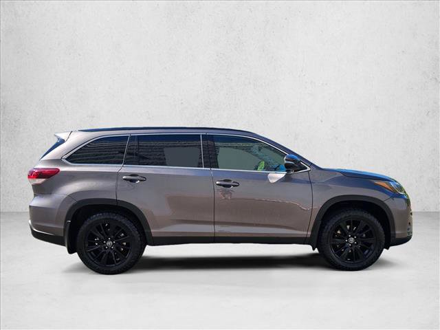 Used 2019 Toyota Highlander SE AWD/4WD image 4