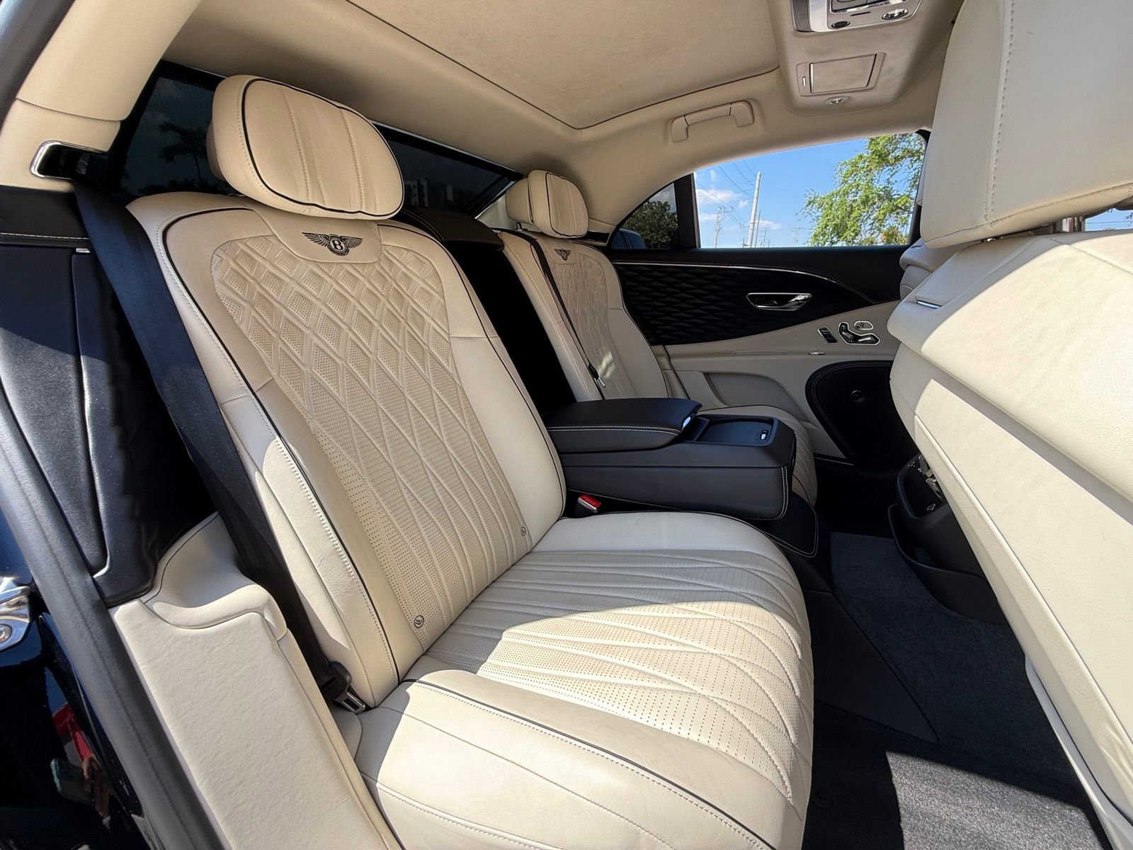 Used 2020 Bentley Flying Spur W12 image 22